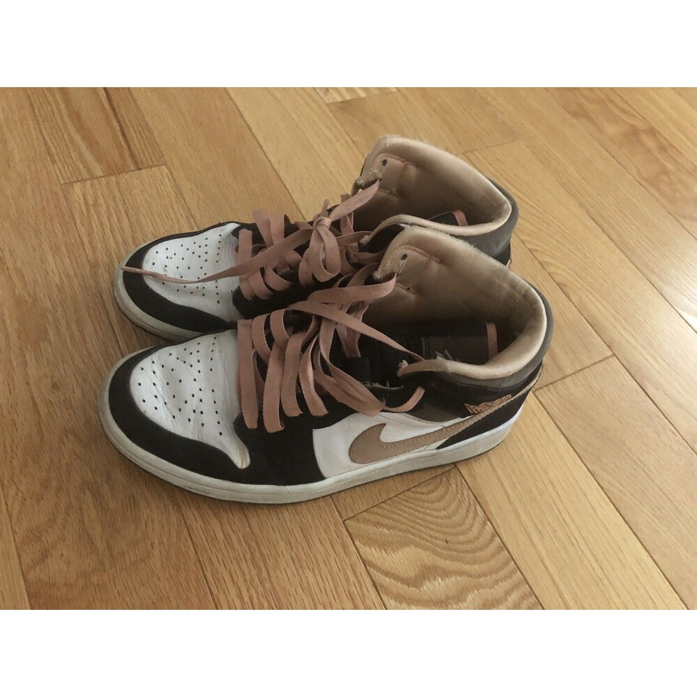 Nike Air Jordan 1 SE‎ Mid Peach Mocha W Pre-Owned Youth Size 7.5